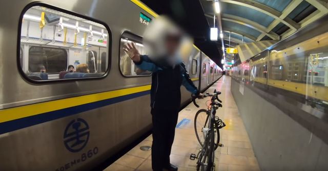 男乘客大聲咆哮：「你那種水準，不用來服務我！」