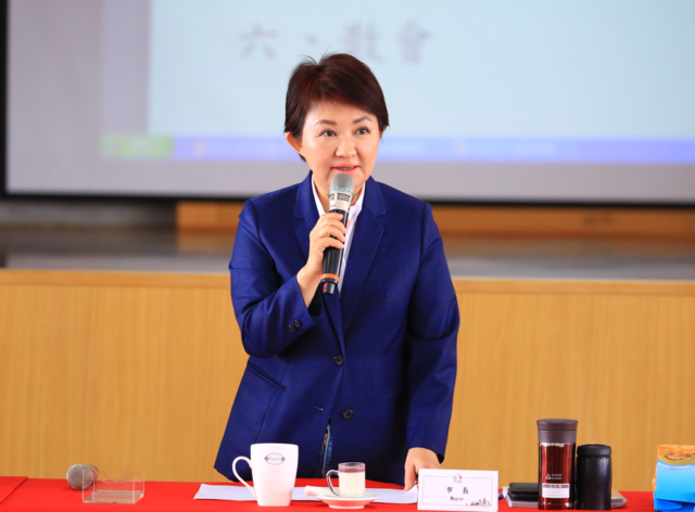 盧秀燕實現競選時承諾的「雙十公車」政策。(台中市政府提供)