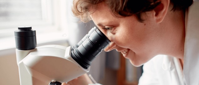 研究計畫科學家柯莉絲提。(翻攝Airbnb南極計劃官網)