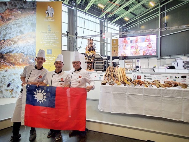 台灣隊教練王鵬傑、選手游東運、助手許育晨（台灣麵包大使協會提供）