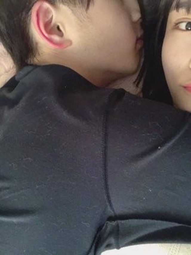 矢作萌夏疑似與戀人親密的床照在日本網路瘋傳(翻攝推特)