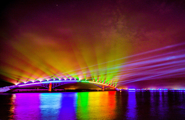 2019澎湖國際海灣燈光節「光映虹橋」。(觀光局提供)