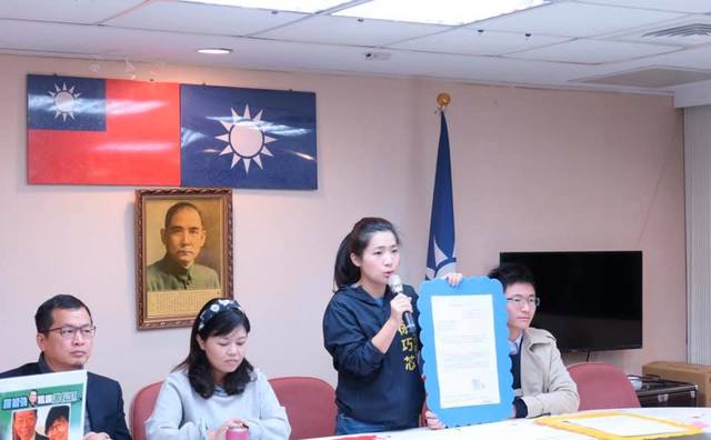 台北市議員徐巧芯今(4)日召開記者會(翻攝臉書徐巧芯)