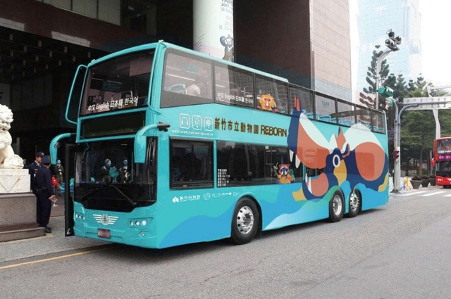 新竹市政府推出「樂樂號雙層巴士」。(新竹市政府提供)