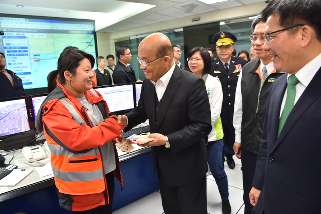 蘇貞昌視察高公局交控中心