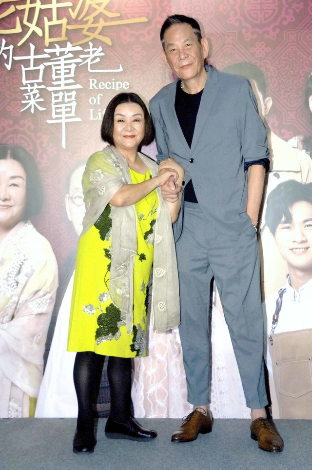 吳秀珠(左)和龍劭華(右)在老姑婆古董老菜單有不少對手戲。圖/華視