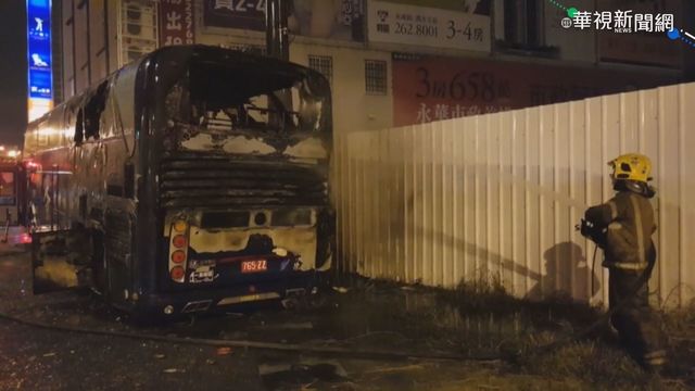 不滿兒疏於看顧母 老父竟燒遊覽車