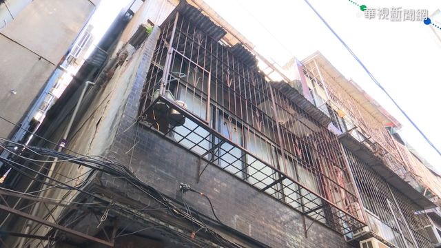 退休老師變惡房東 架鐵門阻擋拆違建