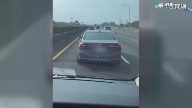 沒聽到鳴笛? 名車擋救護車不讓道