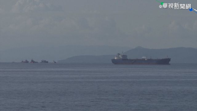 希臘掃雷艦遭貨櫃船撞爛 2海軍受傷
