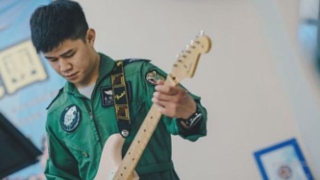 殉職飛官母親抵殯儀館 崩潰喊：兒說過F-5早晚出問題