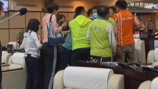 台南市議會爆肢體衝突 多位議員掛彩