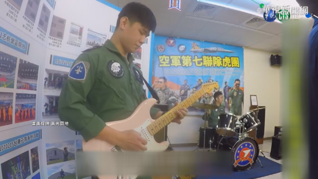 朱冠甍創作「藍天」 記錄軍旅生涯