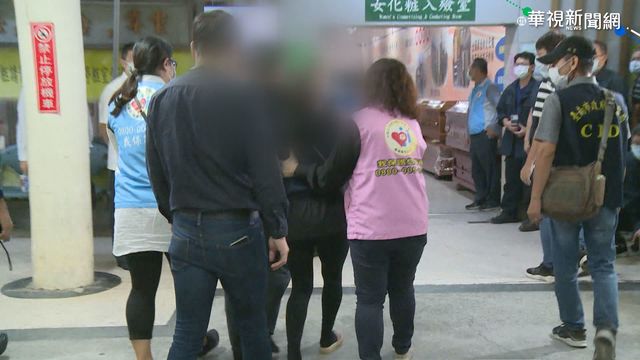 馬籍女大生雙親認屍 殯儀館崩潰痛哭