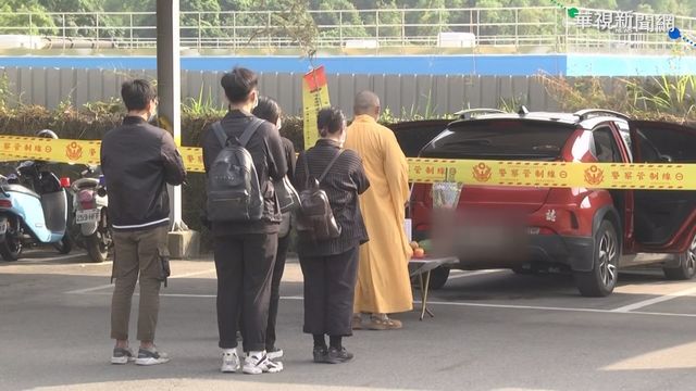 重回棄屍現場 女大生母崩潰痛哭