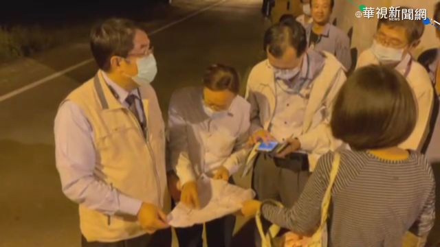 黃偉哲勘查事發地 路燈不亮甩鍋區長?