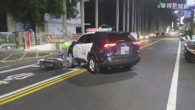 碰! 警車違規迴轉 外送員猛撞倒地