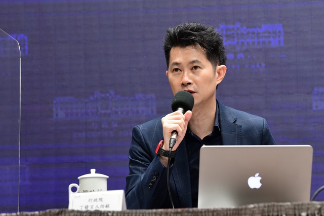 政院幕僚製作網軍圖卡？行政院回應了