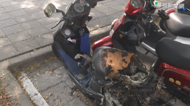 機車途中突自燃 駕駛.乘客跳車逃