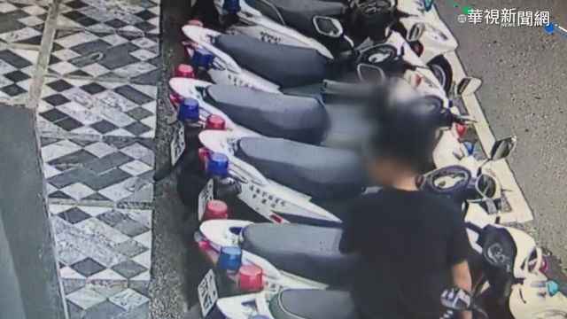 不滿警偵訊友人 少年3秒膠黏警用機車