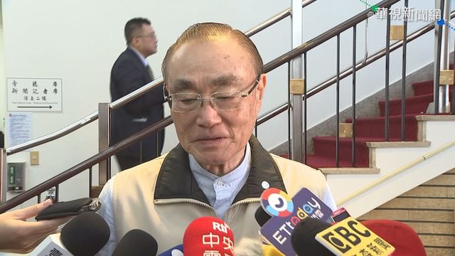 速脫外套槓藍委 馮世寬:我是運動員