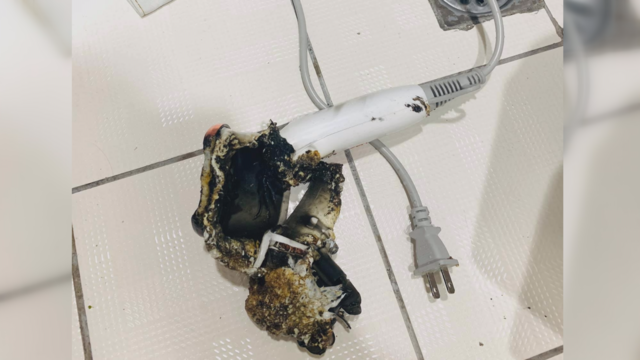 「才用3次」吹風機自燃起火來源曝！焦黑照網嚇爛