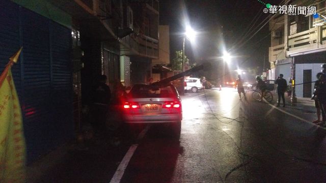 男酒駕撞倒電桿 電線脫落勒傷女騎士