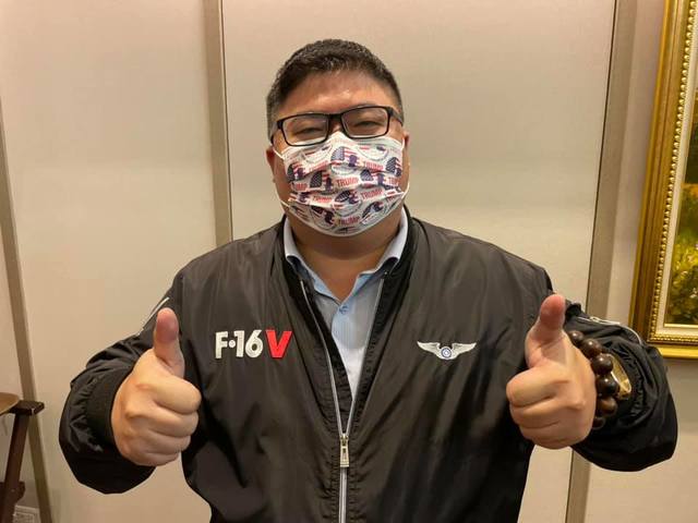 蔡易餘臉書喊「我川威武」 網友灌爆酸：跳樑小丑