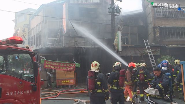 火場熊熊烈焰 反成救援光明燈?!