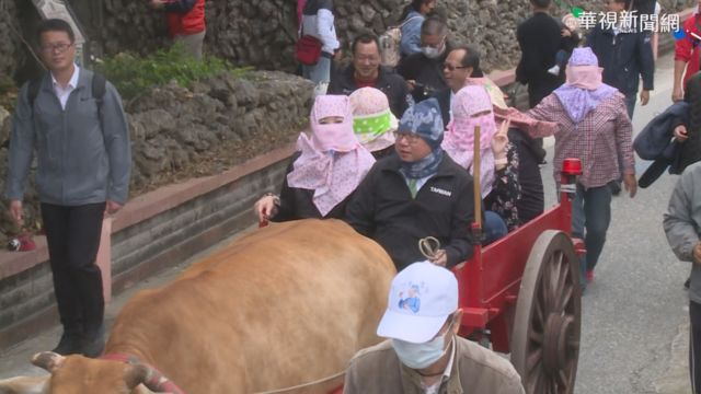 鄭文燦逛澎湖南寮 嚐美食.訪古厝