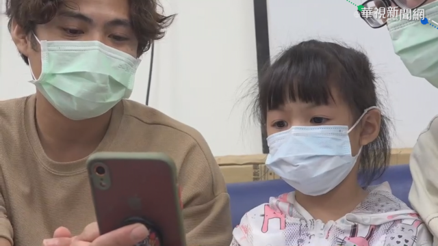 長時間用平板 5歲女童近視.雙眼結石