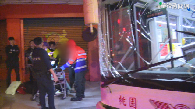 19歲男客運站偷公車 連撞數車被警逮