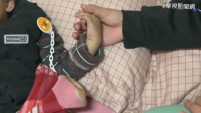 10月女嬰吃熱狗噎住 父衝派出所求救