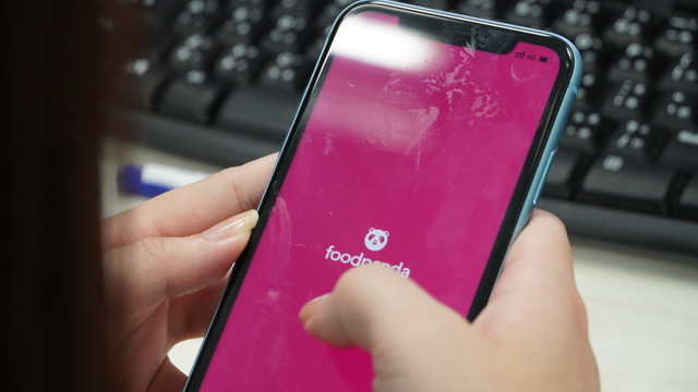 外送員是女性 他嘆「原來有靠自己的女生」被罵翻