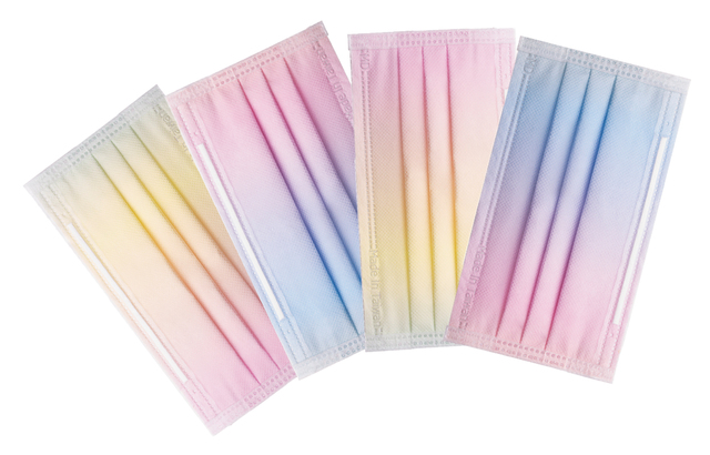 家樂福推「夢幻彩虹」口罩 全台36間店限量開賣