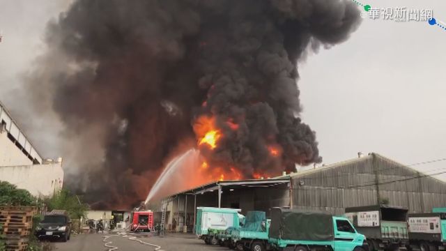 搶救資源回收廠火 消防栓抽10分鐘沒水