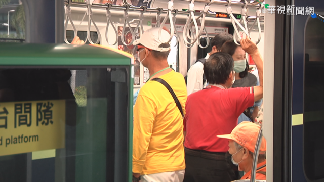 中捷首起意外! 老翁左手遭門夾傷流血