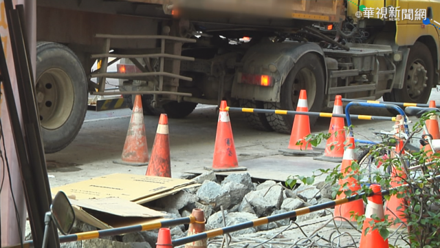 疑視線死角 砂石車倒車輾斃老翁