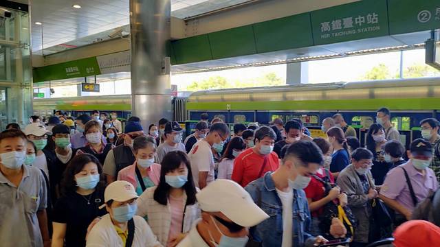 中捷綠線試營運碰假日 單日總運量上看9萬人次