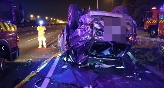 休旅車6人國道疑過彎自撞翻車 4死2傷車全毀