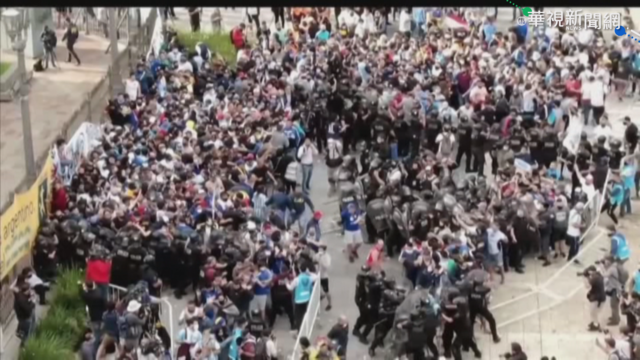 瞻仰球星馬拉度 現場動線亂警民推擠