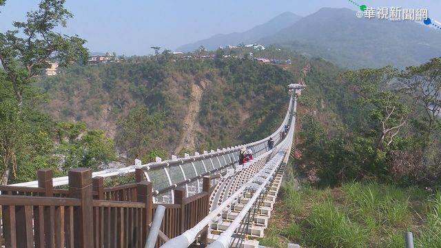兩樣情!琉璃吊橋人潮減.雙流遊樂區夯