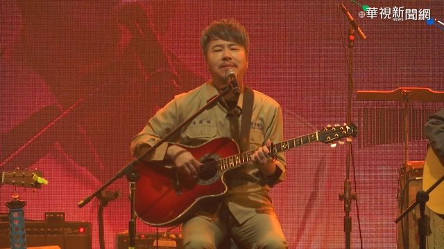 吉他音樂節 黃國倫穿建中制服彈吉他