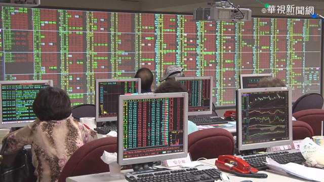 台股昨漲多回跌收13722點 今戰萬四