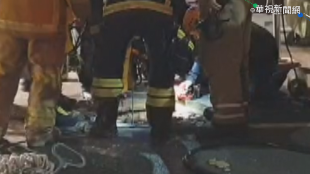 高雄下水道清淤工雙亡 家屬崩潰痛哭