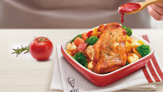 健身也能吃肯德基？澎湃新品「烤雞腿溫沙拉」登場