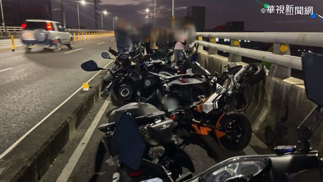 疑未保持車距 高雄1陸橋13機車追撞