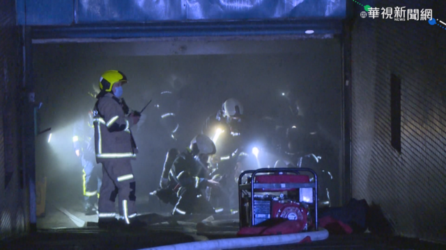 北市松山區公寓凌晨大火 警消即刻救援