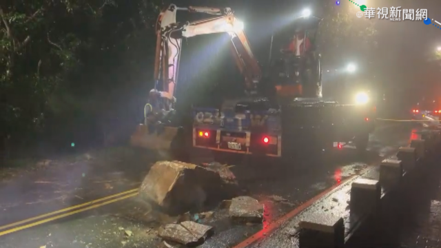 基隆外木山巨石崩落 清晨僅單向通車