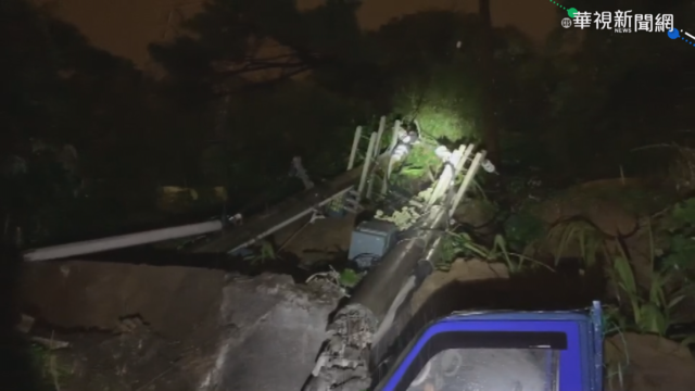 基隆土牆震坍壓5車 電桿倒塌釀停電